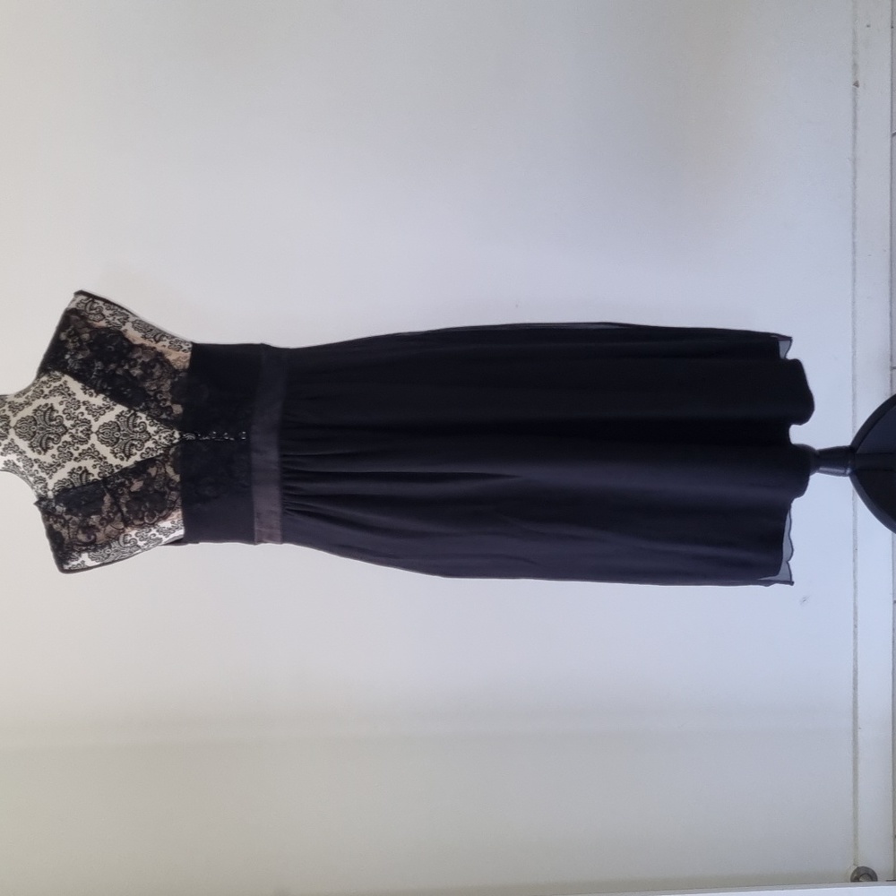 Contony, silk black/tan with lace detail dress, button-up back, v-neck, size 12 - Picture 5 of 10